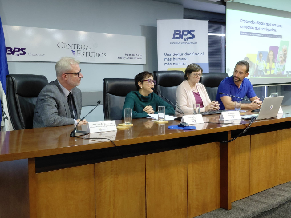 Di Doménico, Pardo, Oiz, Clavijo durante el cierre de la actividad