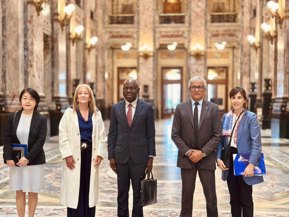 Yukiko Arai, Carolina Cosse, Gilbert Houngbo, Juan Castillo y Ma. Paz Anzorreguy
