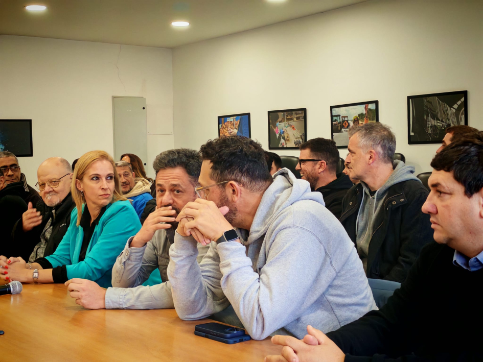 Firma del convenio colectivo entre la IM y ADEOM en el MTSS