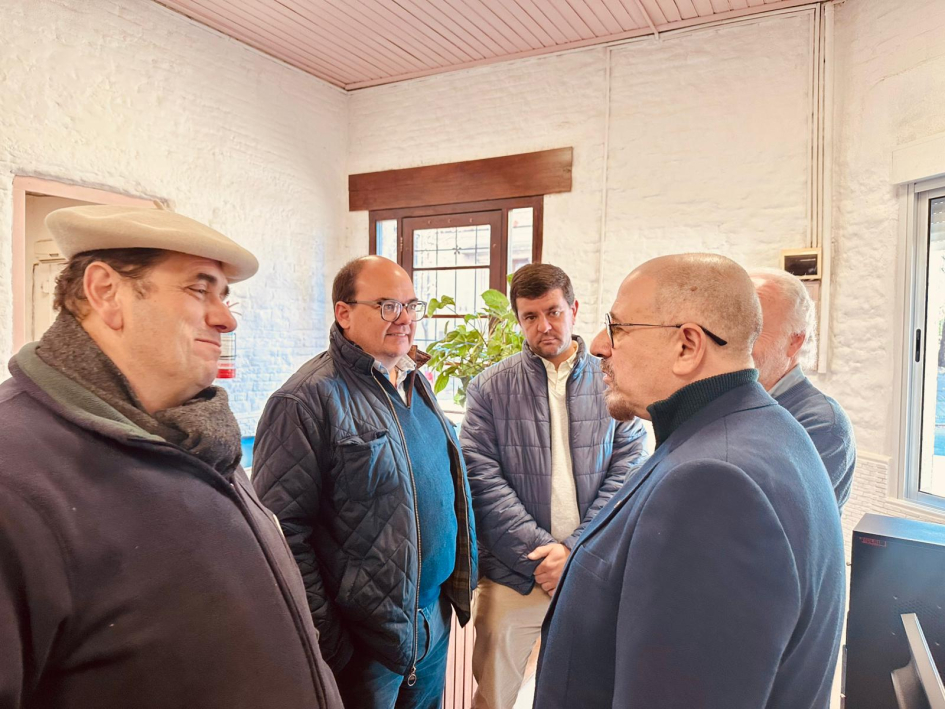  El Intendente de Flores dialogó con Mendiondo durante la visita a la Oficina de Trabajo