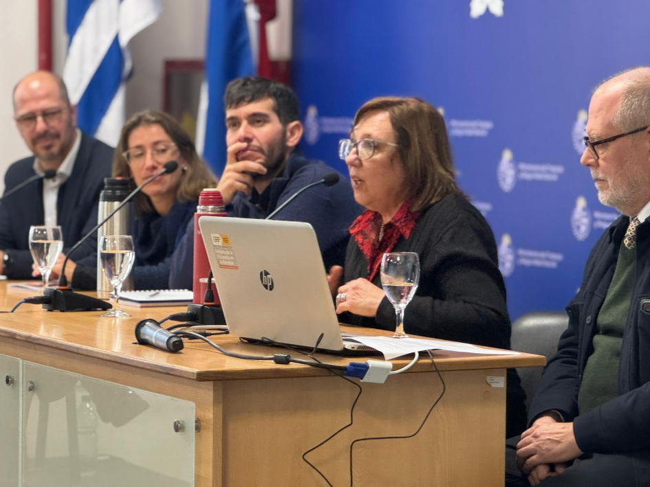 MTSS impulsa la profesionalización de los cuidados con apoyo de la experiencia chilena Apertura con representantes de INEFOP, AUCI, DINAE, Secretaría de Cuidados y OIT-Cinterfor