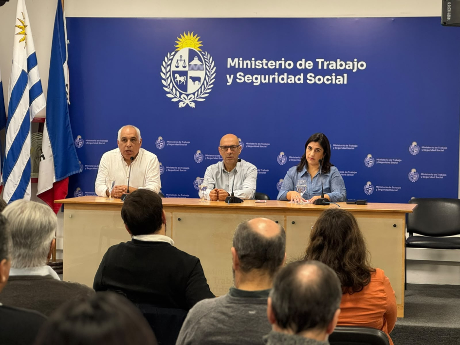 Actividad por el Día Mundial contra el Trabajo Infantil Olivera, Abdala y Bouret durante la actividad