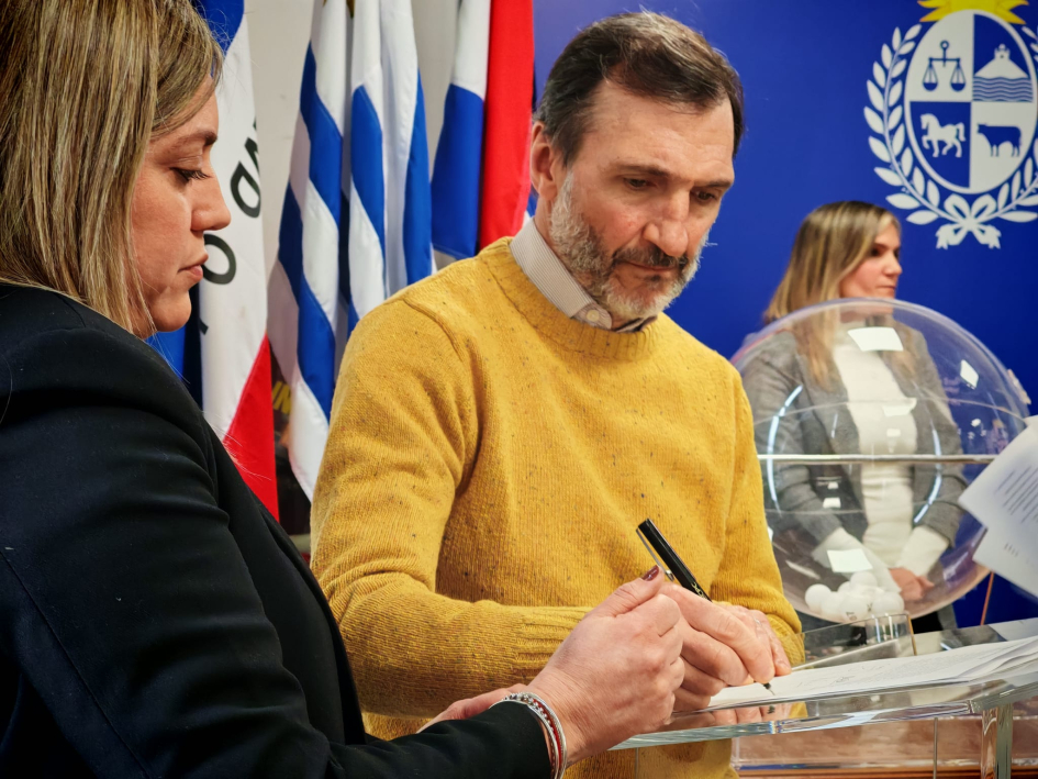 Sorteo de la segunda edición de Uruguay Impulsa Firma del acta del Sorteo