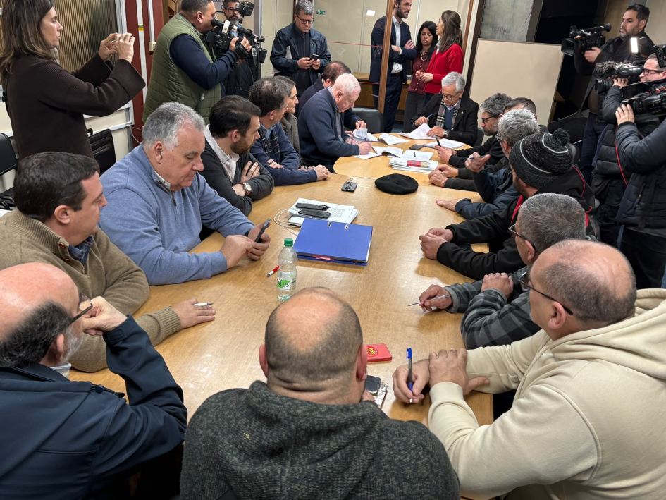 Construcción acuerda convenio colectivo por 5 años con reducción progresiva de la jornada laboral Firma del convenio en la Construcción