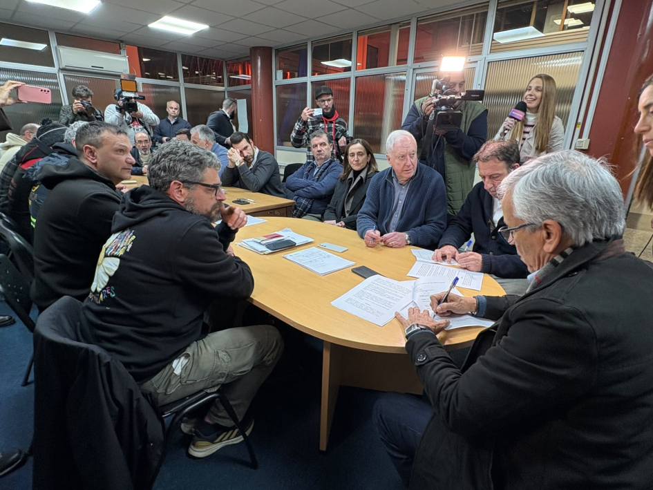 Construcción acuerda convenio colectivo por 5 años con reducción progresiva de la jornada laboral Firma del convenio en la Construcción