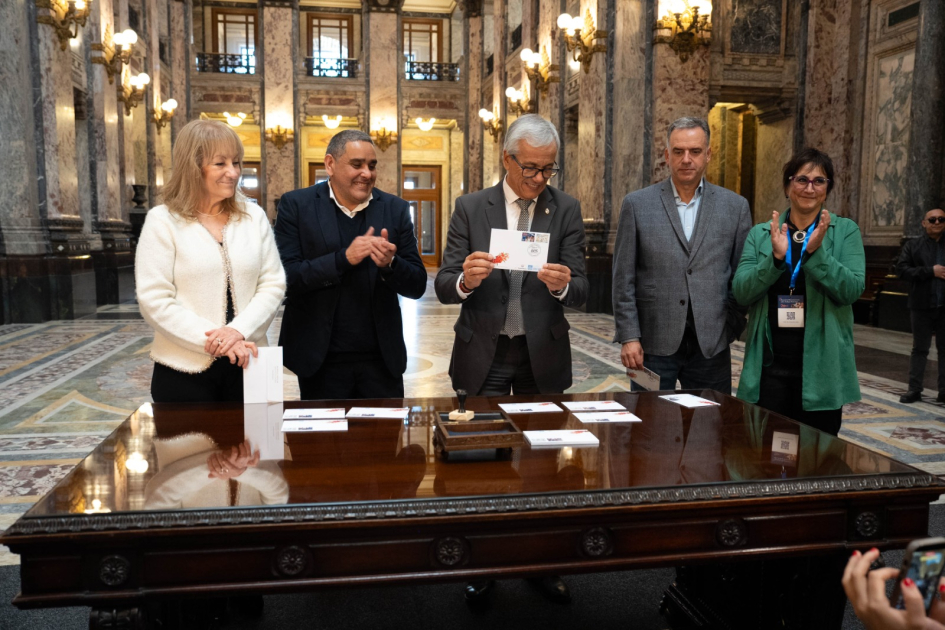 Trabajo doméstico: 20 años de derechos, organización y diálogo social Matasellado del sello conmemorativo de los 20 años de la Ley de Trabajo Doméstico