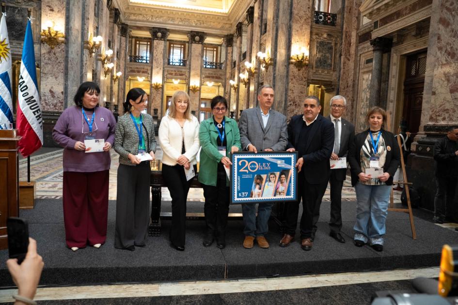Trabajo doméstico: 20 años de derechos, organización y diálogo social Descubrimiento del sello conmemorativo de los 20 años de la Ley de Trabajo Doméstico