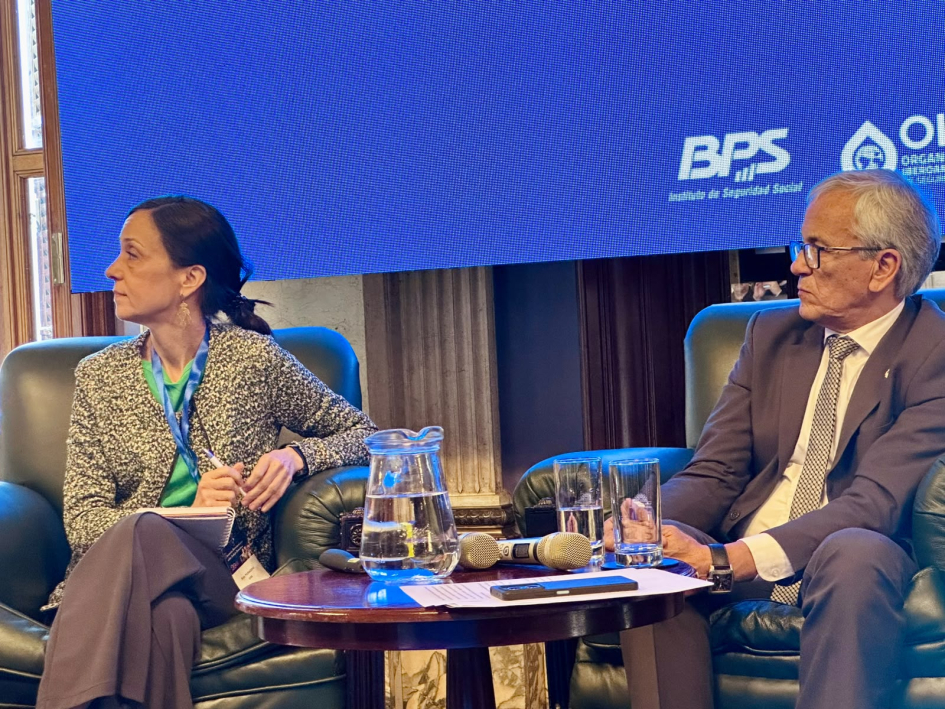 Trabajo doméstico: 20 años de derechos, organización y diálogo social Ana Mohedano de OISS y Ministro Juan Castillo al cierre del encuentro iberoamericano