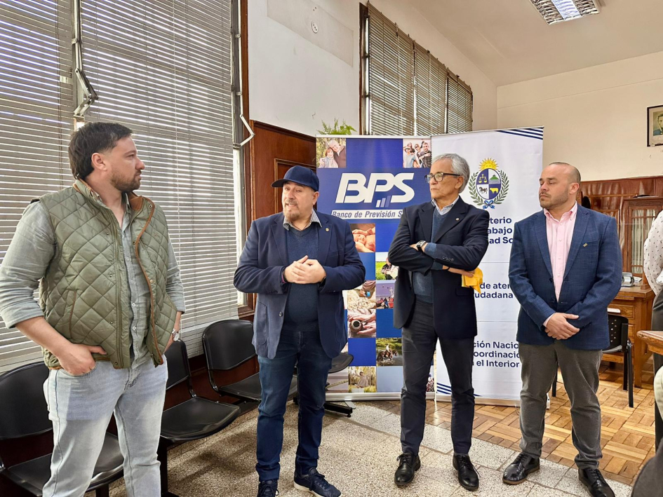 El MTSS llegó a Minas de Corrales con una nueva Unidad de Atención Ciudadana Alcalde Richar Correa, Mendiondo y Castillo en Minas de Corrales