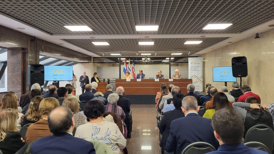 Subsecretario Barretto intervino en VII Seminario de Derecho Cooperativo VII Seminario de Derecho Cooperativo en el Parlamento