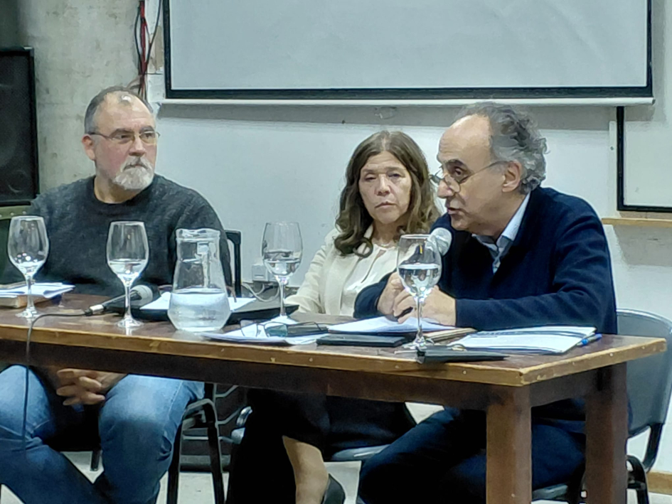 Conversatorio sobre la reducción del tiempo de trabajo en la sede de Salto del CENUR Romero, Arizeta y Barretto durante el Conversatorio