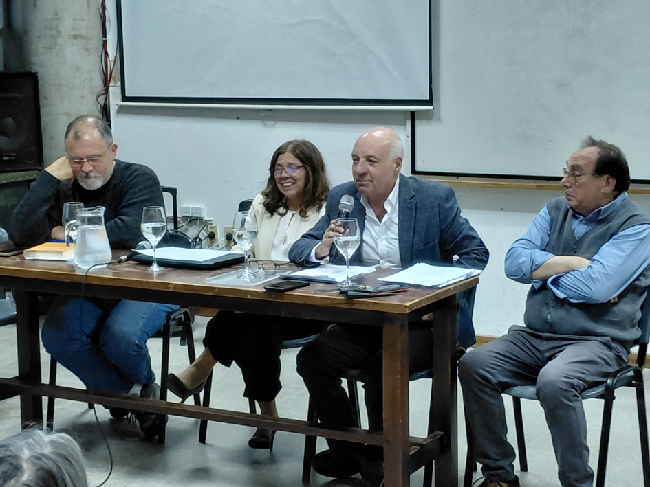 Conversatorio sobre la reducción del tiempo de trabajo en la sede de Salto del CENUR Romero, Arizeta, Signorelli y Duarte en el Conversatorio