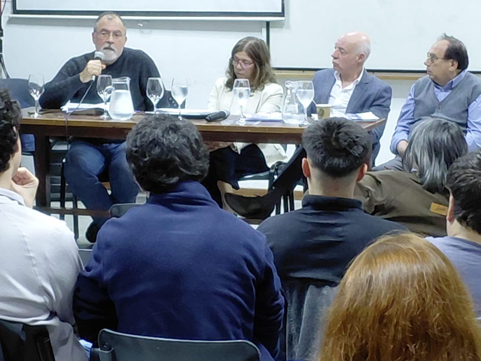 Conversatorio sobre la reducción del tiempo de trabajo en la sede de Salto del CENUR Romero, Arizeta, Signorelli y Duarte en el Conversatorio