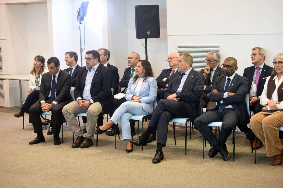 Presidente Orsi anunció la mayor inversión en la historia del país Presidente Orsi realizó el anunció junto a autoridades de Gobierno