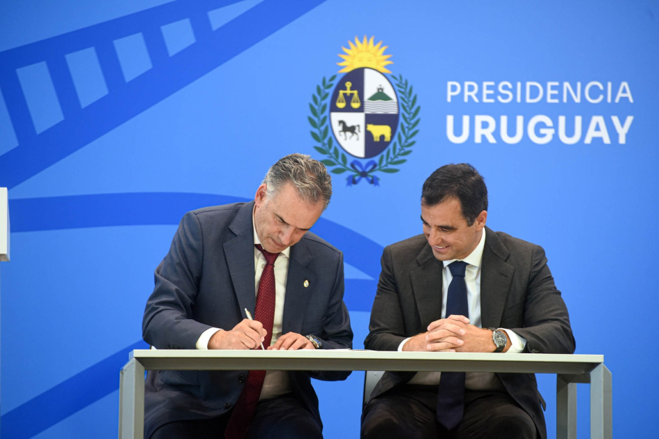 Presidente Orsi anunció la mayor inversión en la historia del país Presidente Orsi firmó un acuerdo con la empresa española Solaria Energía y Medio Ambiente