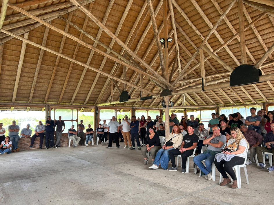 Villagra e Inchauspe participaron en la asamblea de los trabajadores del Frigorífico Casablanca