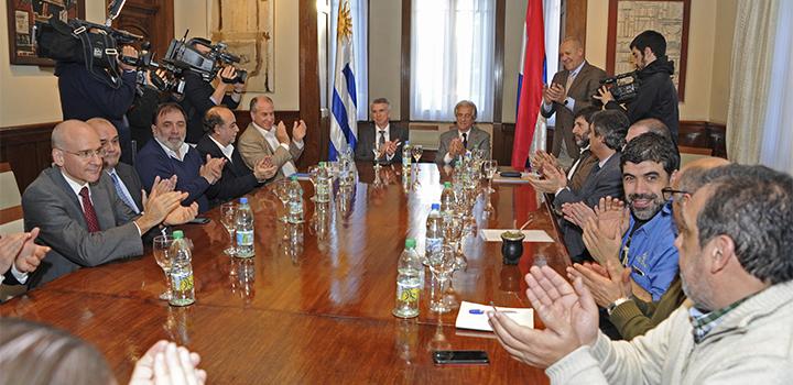 Mesa tripartita sobre proyecto UPM Mesa tripartita sobre proyecto UPM