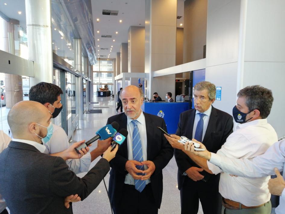 Anuncios Gobierno seguro de Paro Mieres en rueda de prensa en Presidencia
