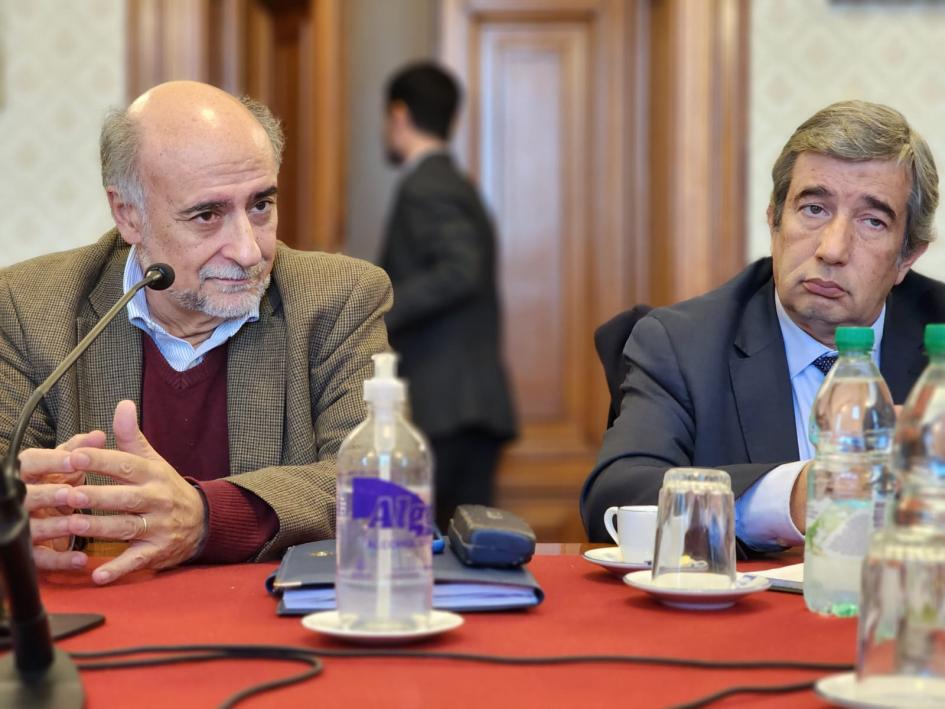Autoridades en la Comisión de Asuntos Laborales del Senado Autoridades en la Comisión de Asuntos Laborales del Senado