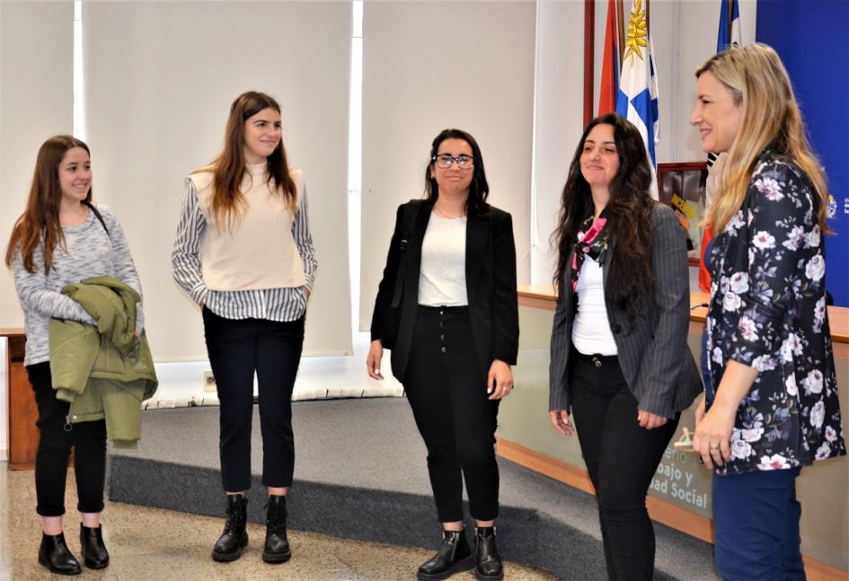 Bienvenida y despedida de pasantes de la UDELAR Pasantes de Relaciones Laborales de la UDELAR en el MTSS