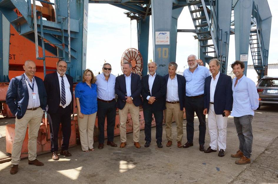 Mieres y otras autoridades en la presentación del Buque pesquero Grande Hermine