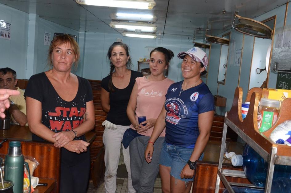 Tripulantes mujeres del Buque pesquero Grande Hermine