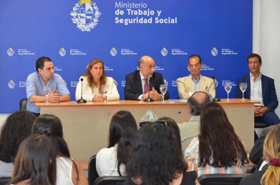 Finalización de las pasantías en Relacionesl Laborales y entrega de certificados Acto de cierre de pasantías laborales