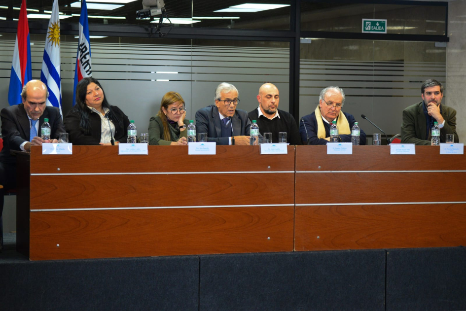 Conversatorio “Más allá del muro: salud, trabajo y reforma penitenciaria” Ministro Castillo y expositores
