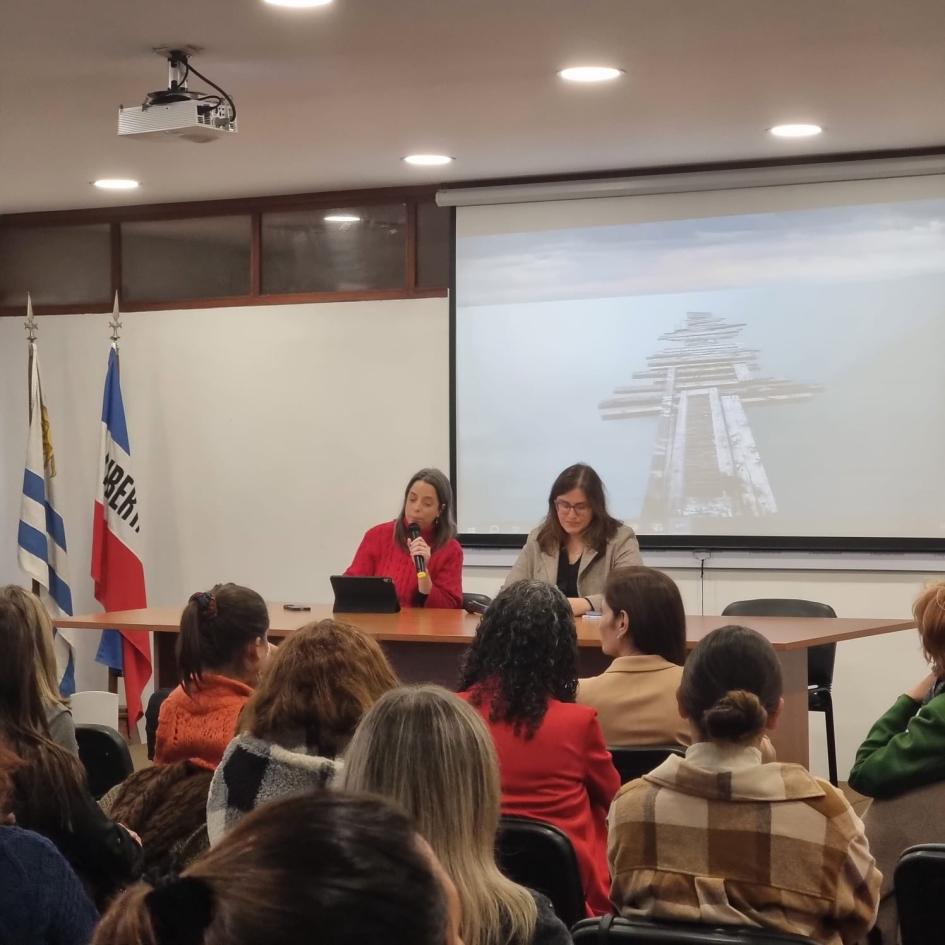 Taller "Cuidados, corresponsabilidad de género y negociación colectiva" Expositoras y parte del público
