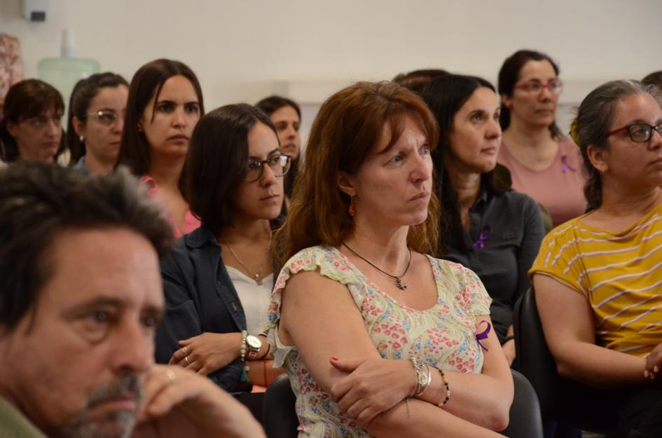 Público Día Internacional para la Eliminación de la Violencia contra las Mujeres