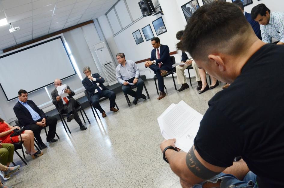 Firma de acuerdo por partida para capacitación de funcionarios públicos de la salud Lectura del convenio de partidas para capacitación