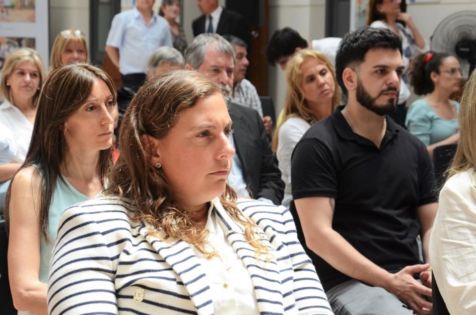 Directora general Valentina Arlegui Firma de convenio prevención de la explotación sexual infantil