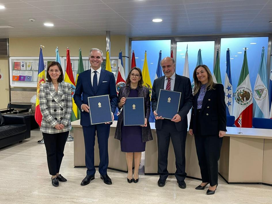 Con Gina Magnolia Riaño; Ana Teresa Ayala y Luis Miguel De Camps Encuentros en el marco del Global Deal Forum