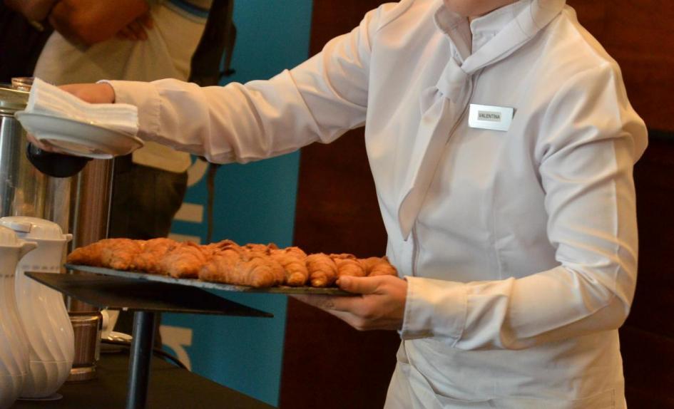Día del Trabajador Gastronómico, Barista y Hotelero Trabajador hotelero