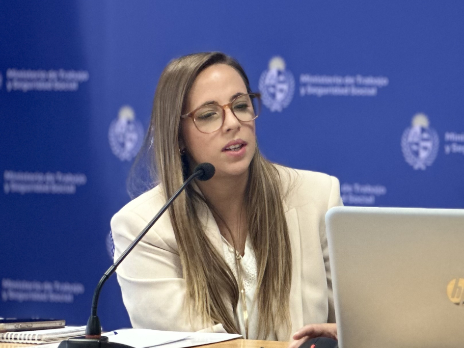 Yo Estudio y Trabajo: Jornada de reflexión e intercambio Subdirectora de empleo en la apertura de la actividad