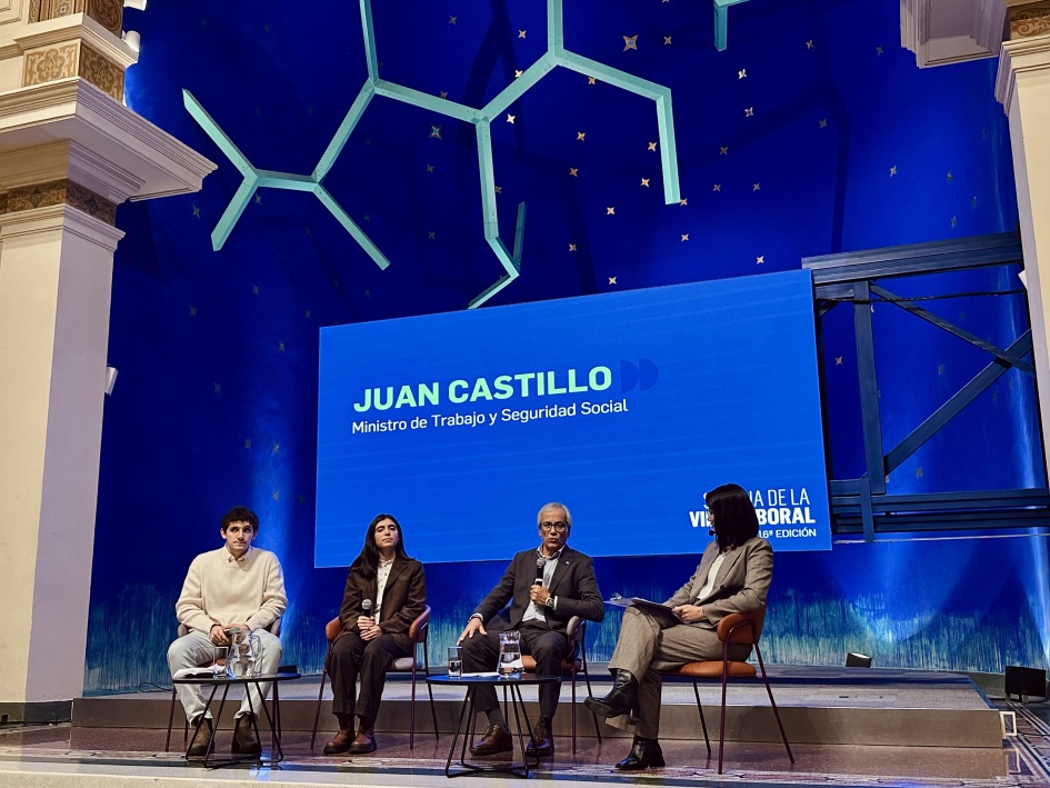 Castillo subrayó la importancia de acercar a los estudiantes al mundo del trabajo Castillo dialogó con estudiantes durante apertura de la 16.ª Feria Laboral de la UCU