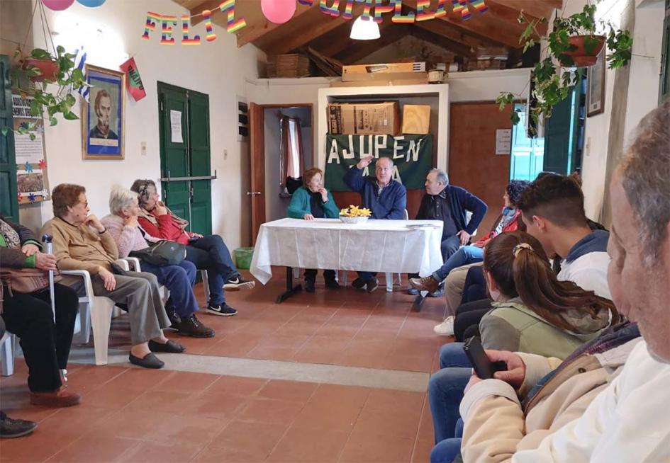 Ministro Murro reunido con productores, jubilados y estudiantes Ministro Murro reunido con productores, jubilados y estudiantes