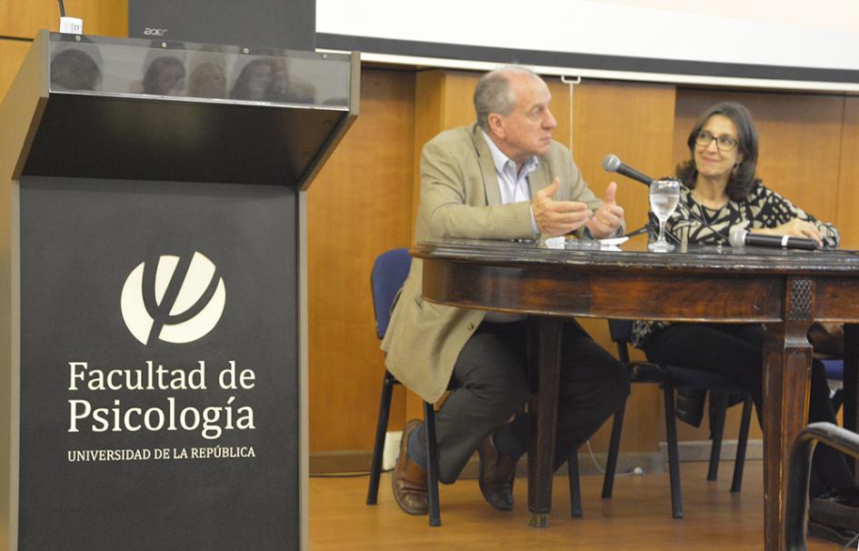 Murro en Congreso en Facultad de Psicología Murro en Congreso en Facultad de Psicología