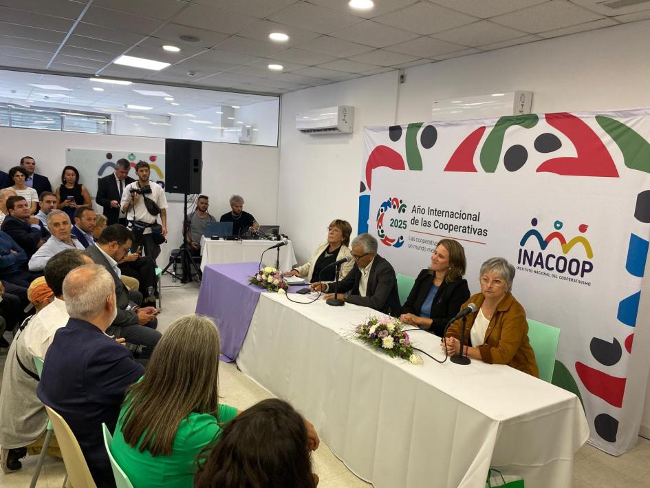 Nuevas autoridades en INACOOP Fernández, Castillo, Carretto y Fuentes en asunción de nuevas autoridades