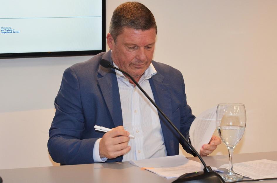 Pablo Darscht (INEFOP) Firma de convenio entre INEFOP y Uruguay XXI