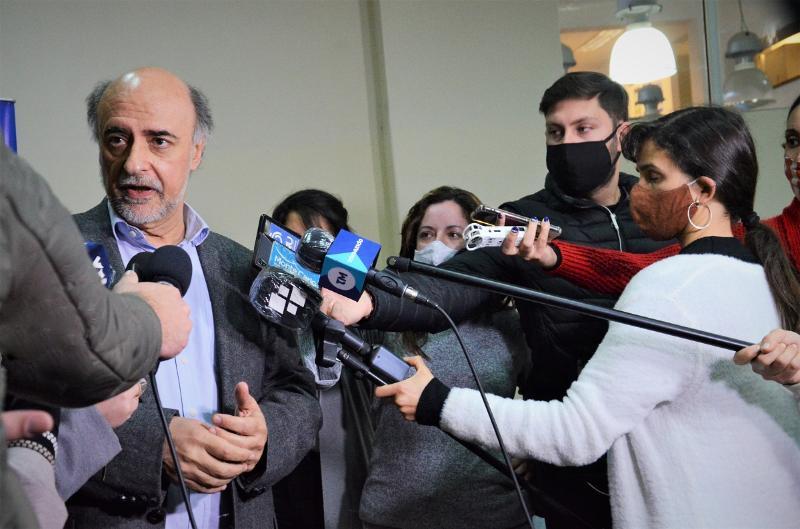 Ministro Mieres informó sobre reducción de cantidad de personas en seguro de desempleo Mieres informa sobre reducción de cantidad de personas en seguro de desempleo