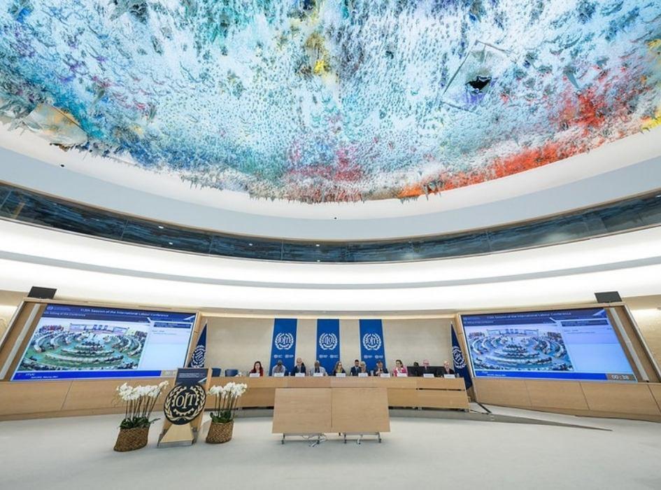 Uruguay contribuye al consenso internacional para regular el trabajo en plataformas digitales Foto general de la sala