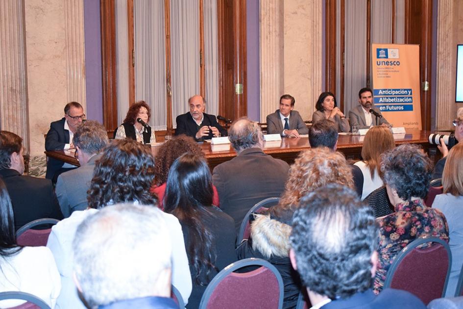 Autoridades en Comisión de Futuros Autoridades en Comisión de Futuros