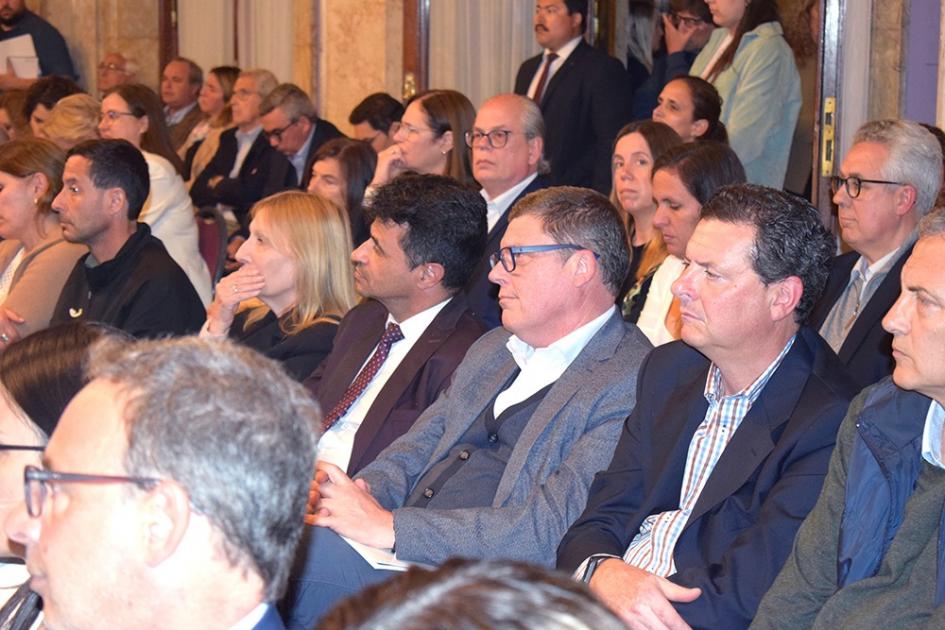 Autoridades en Comisión de Futuros Autoridades en Comisión de Futuros