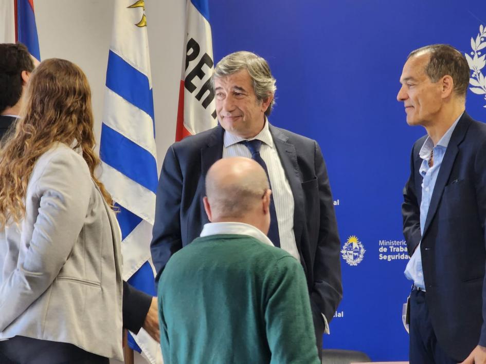 Bienvenida a pasantes de RRLL Bienvenida a pasantes de RRLL