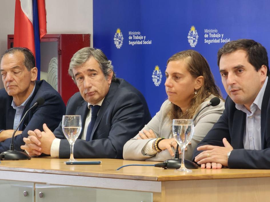 Bienvenida a pasantes de RRLL Bienvenida a pasantes de RRLL