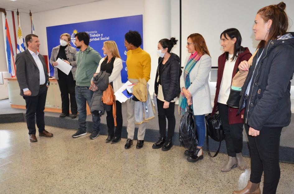 Bienvenida a estudiantes de RRLL Bienvenida a estudiantes de RRLL