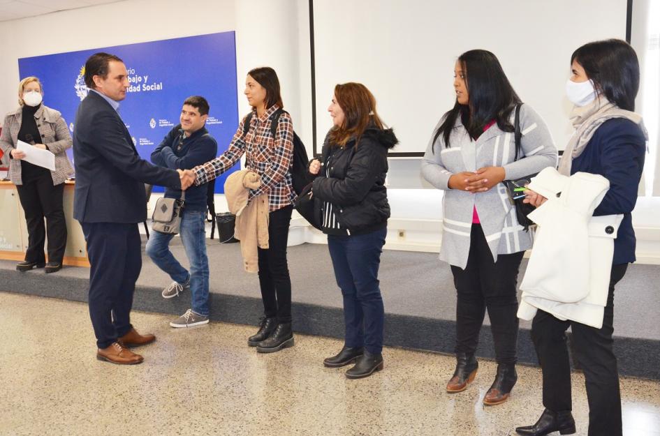 Bienvenida a estudiantes de RRLL Bienvenida a estudiantes de RRLL