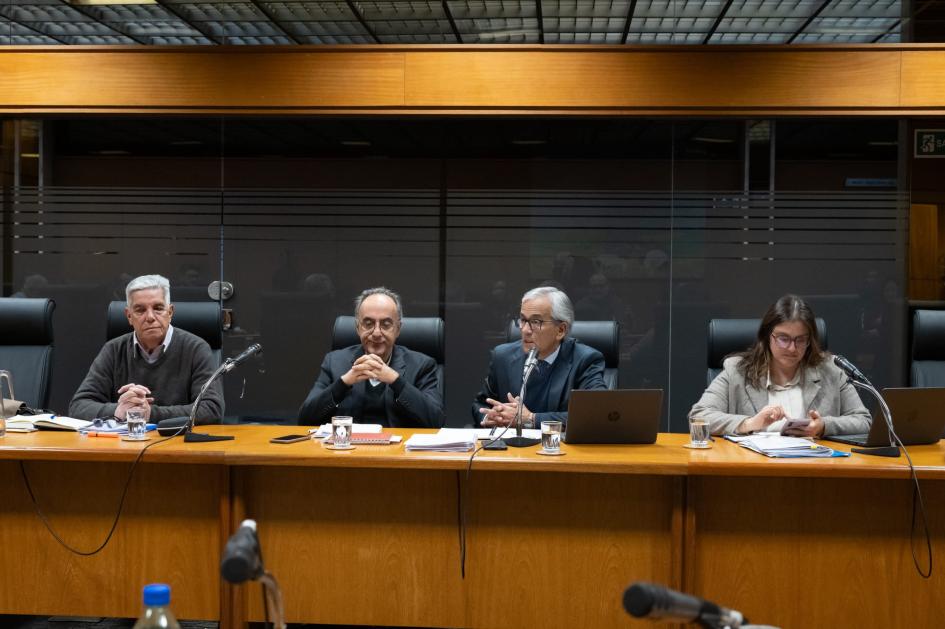 Autoridades asistieron a la Comisión de Legislación del Trabajo Ministro, subsecretario, inspector general de trabajo, y directora general de trabajo