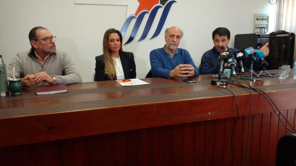 Presentación del informe Análisis del Mercado Laboral en el Departamento de Salto Presentación del informe Análisis del Mercado Laboral en el Departamento de Salto
